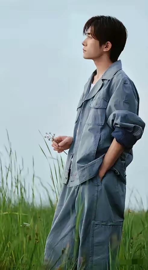 现在才明白，易烊千玺这个名字是咋回事？易烊千玺并不是复姓易烊，而是他姓易，烊