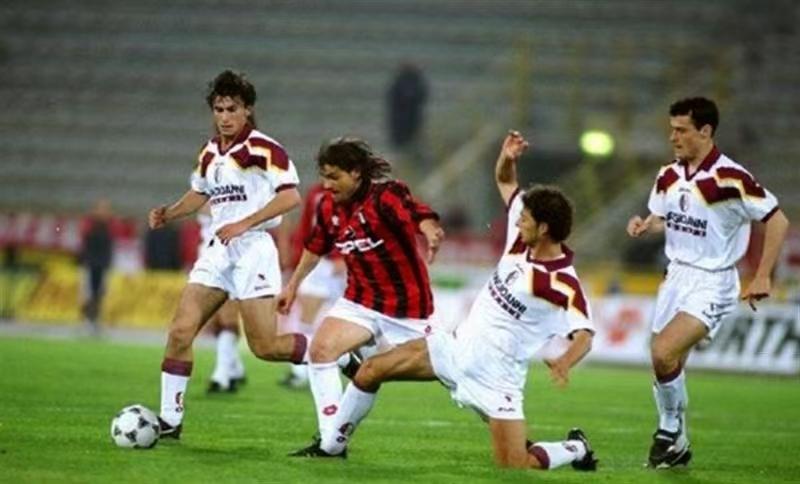 盘点荷兰三剑客时期的替补，看看你认识几个？马尔科西蒙尼(意大利)库迪奇尼(意