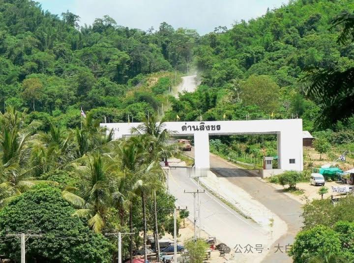 缅甸克伦联军时隔35年重夺德林达依的茂当口岸，50余名缅军被迫逃往泰国据接近克