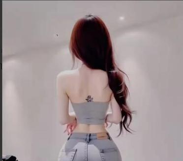 搭配紧身牛仔裤??