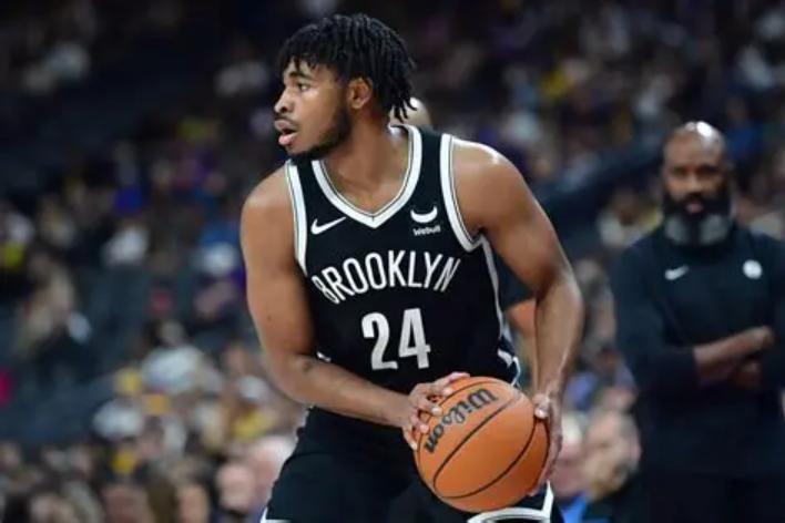 交易截止日，最悲催的是谁？估计是，小托马斯。他直接被篮网裁了。佩总该出手了。