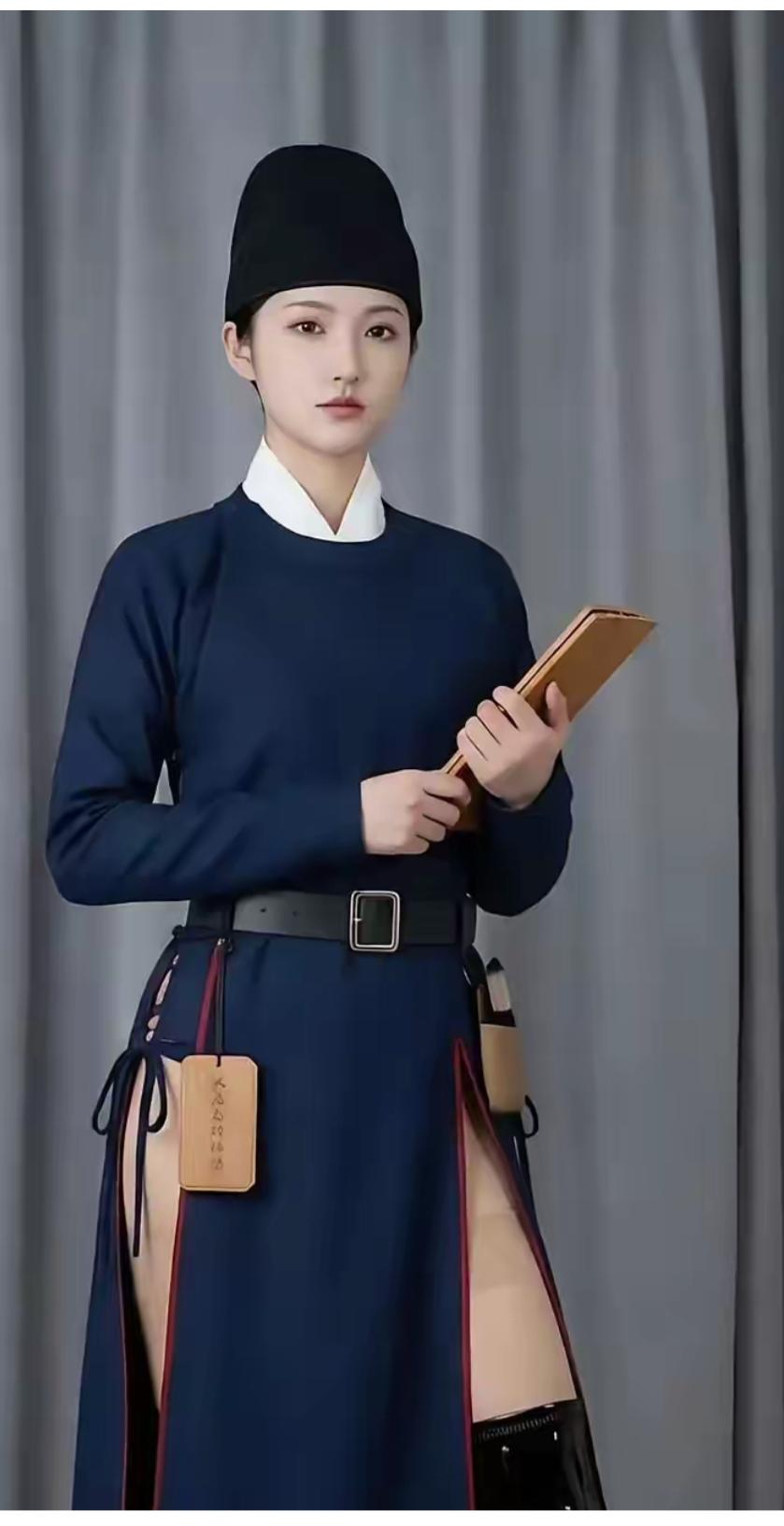 不知道是这套汉服设计的好看，还是因为穿汉服的人长得好看，感觉真的很好看！