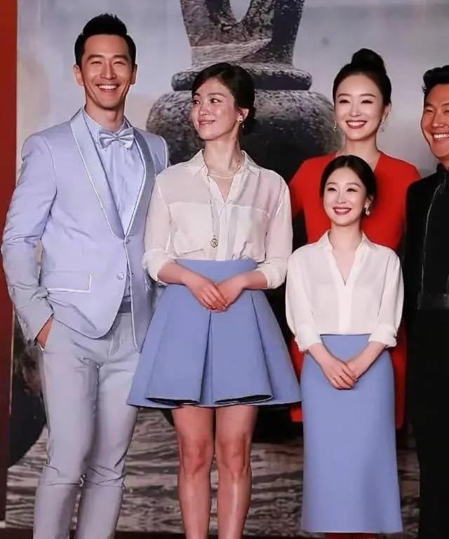 这张图里，黄晓明、章子怡、宋慧乔同框，画面太有故事感啦！经典影视人相聚，仿佛能看