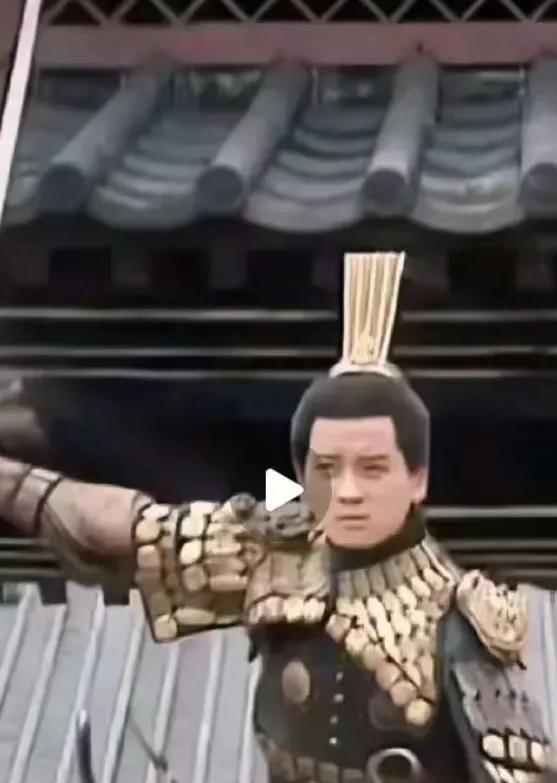 您见过当街撕毁的圣旨吗？曹髦攥着断成两截的天子剑倒在辇驾上时，司马家棺材板上的最