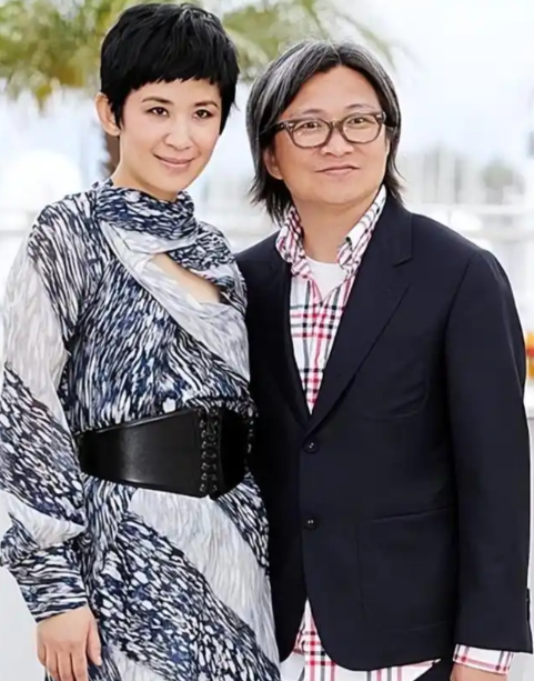 2005年，吴君如被传怀孕，当记者向她同居男友陈可辛道喜时，陈可辛却说：“有什么