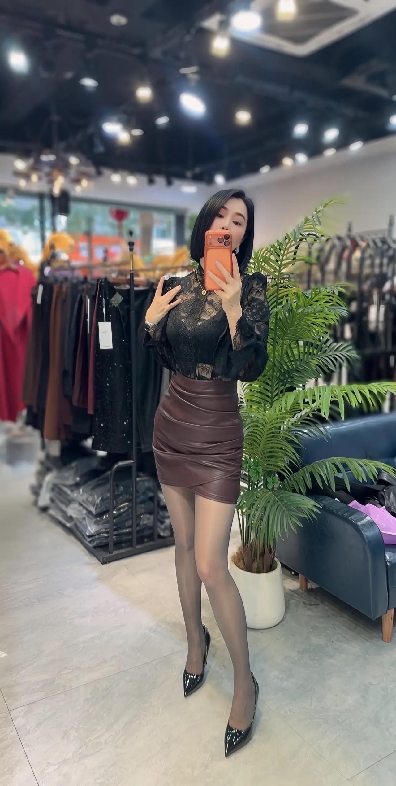 “那个左右你情绪的人现在和你是什么关系了呢……