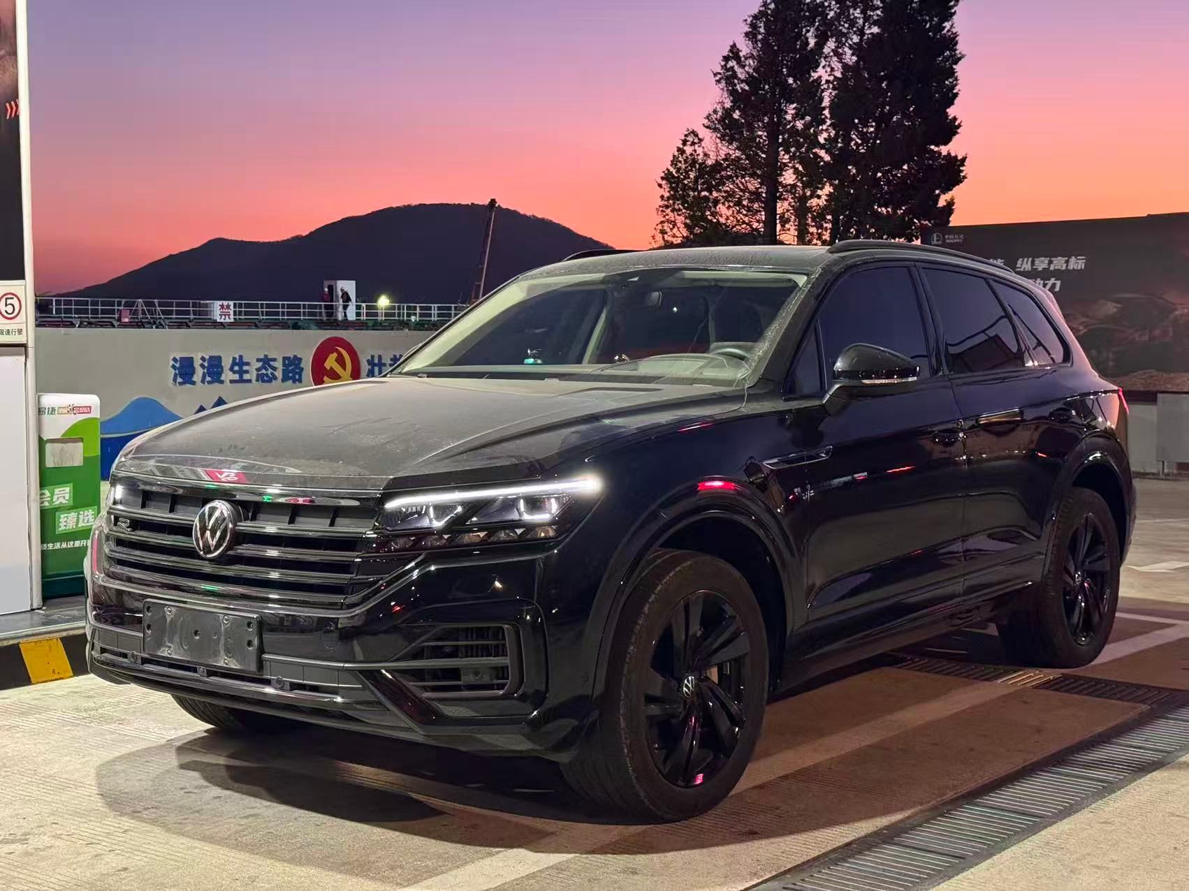 大众途锐车是款好车，就是车标不给力，不过呢懂的都懂，一手车0事故开下来还贴了隐形