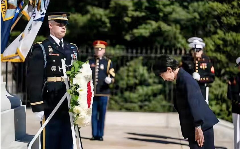 真让人大跌眼镜！日本政客高市早苗去美国，临走前竟干了件出格的事。 3月20日