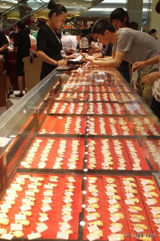 打金店1个月扫出1700克金粉2026年2月4日，南方一家打金店爆出大新闻，老