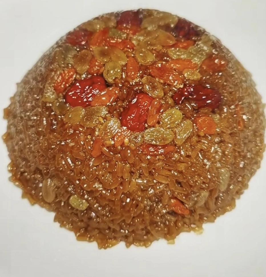 寒冬来临，最喜欢吃糯米饭了，糯米饭也有甜、咸两种口味，你喜欢哪一种？甜味糯