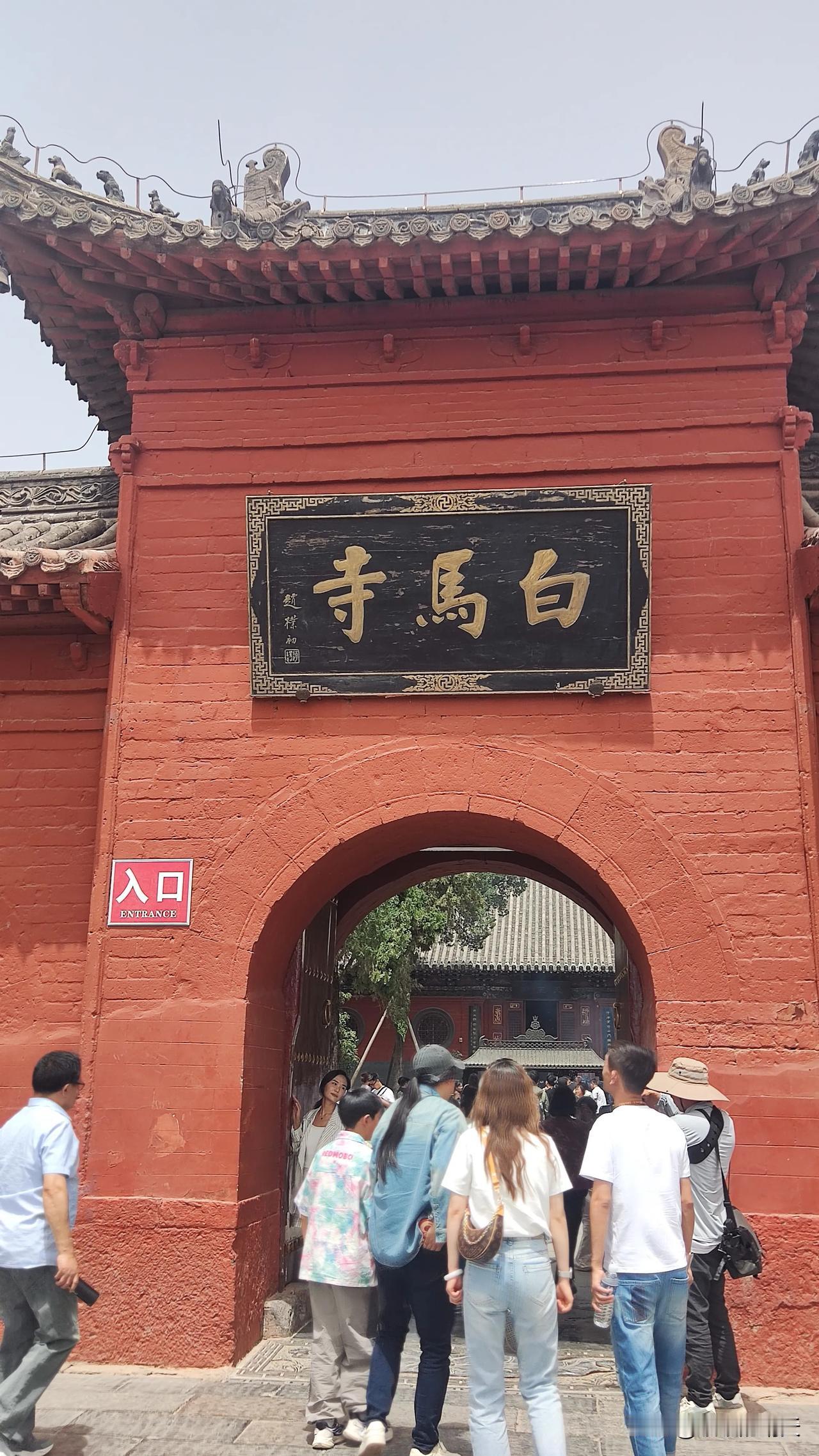 五一假期二日游结束了，跟大家分享一下，这次去河南游，我们一家是跟团去的，第一天，