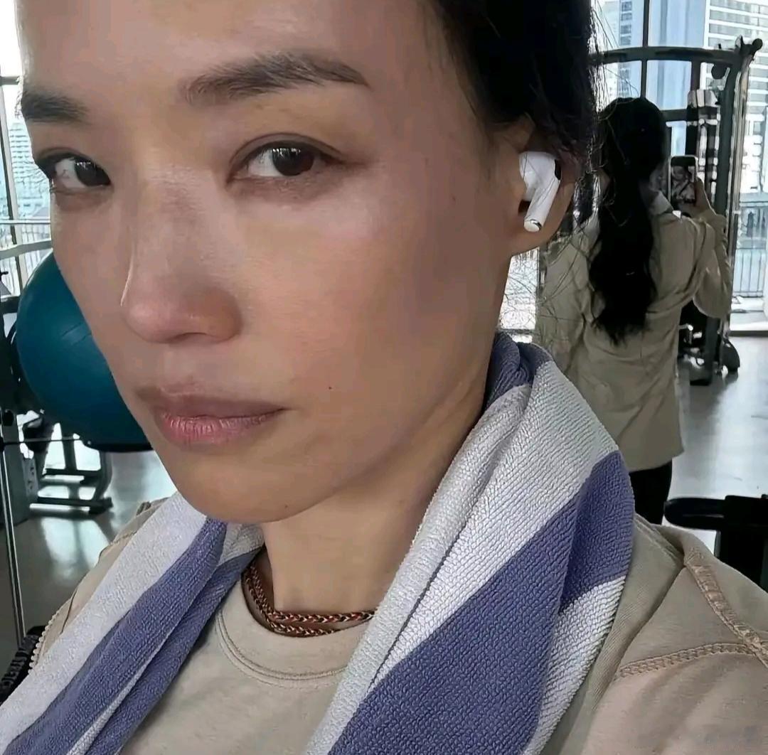 我真的太佩服舒淇了，居然敢分享自己素颜的样子