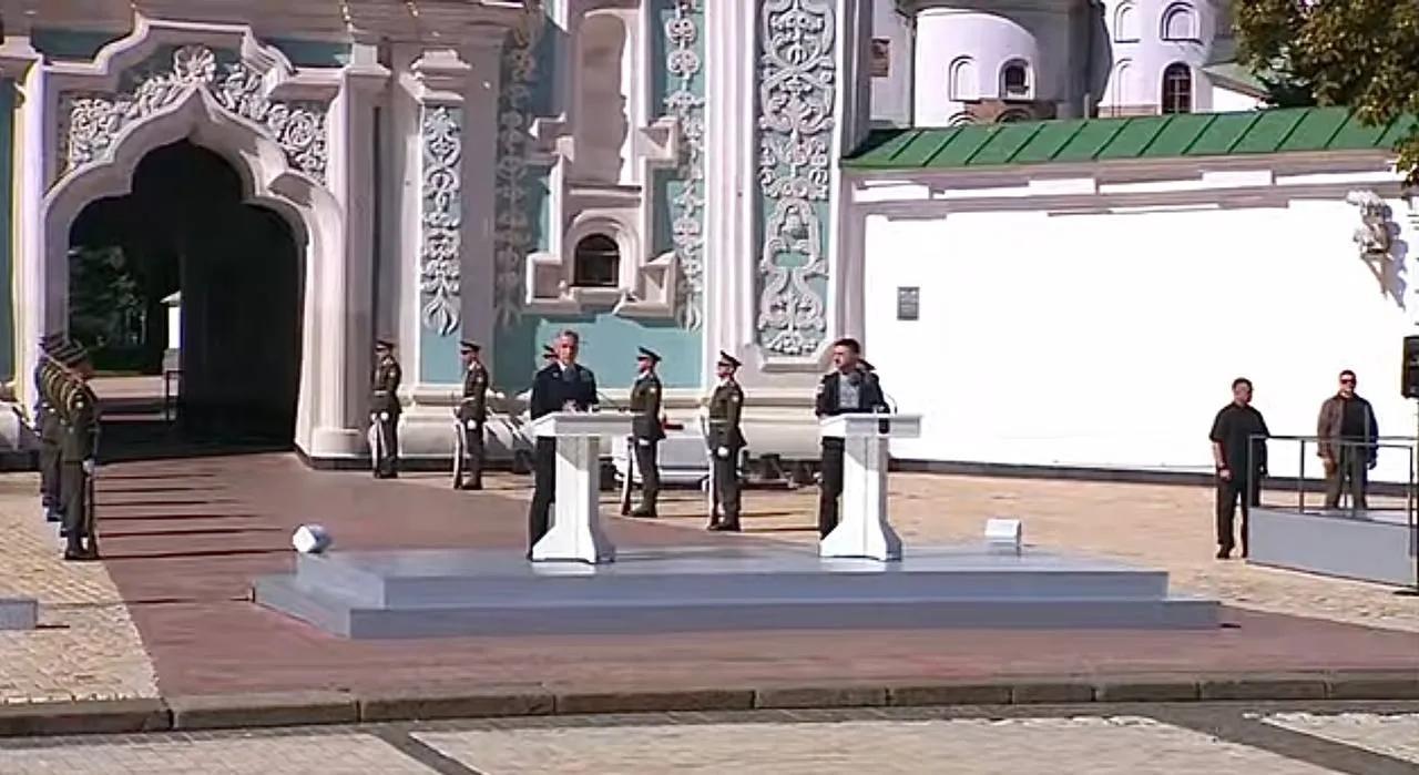 把普京比作希特勒！慕尼黑绥靖的历史阴影，会不会在俄乌战场重演？乌克兰独立
