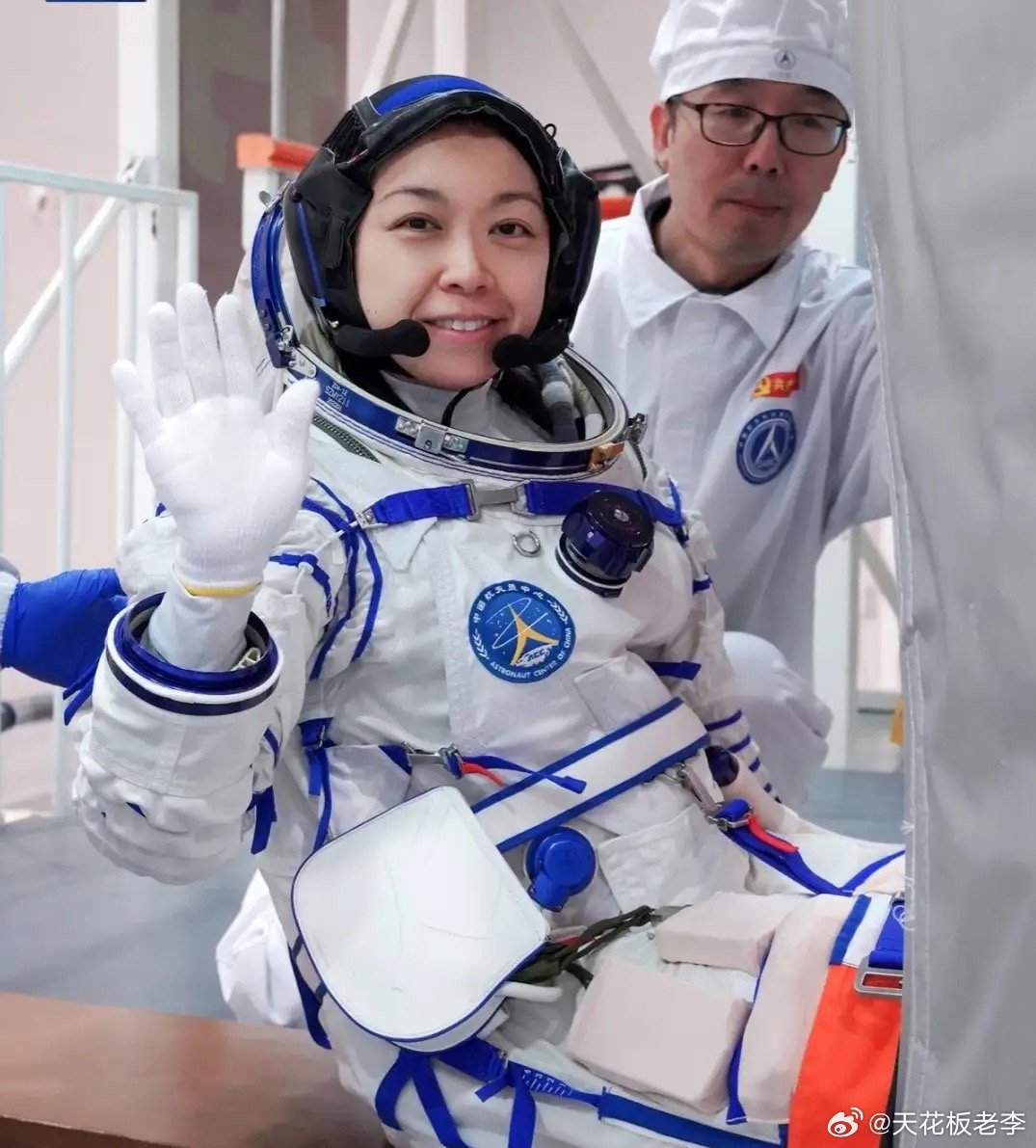 黎家盈飞太空、有博士学位我都不羡慕，最羡慕的是她的老公在默默支持黎家盈飞太空我不