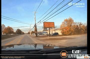 这段视频就更清楚了，昨天美国那起空难事故，那架麦道货机确实是有一台发动机在坠毁前