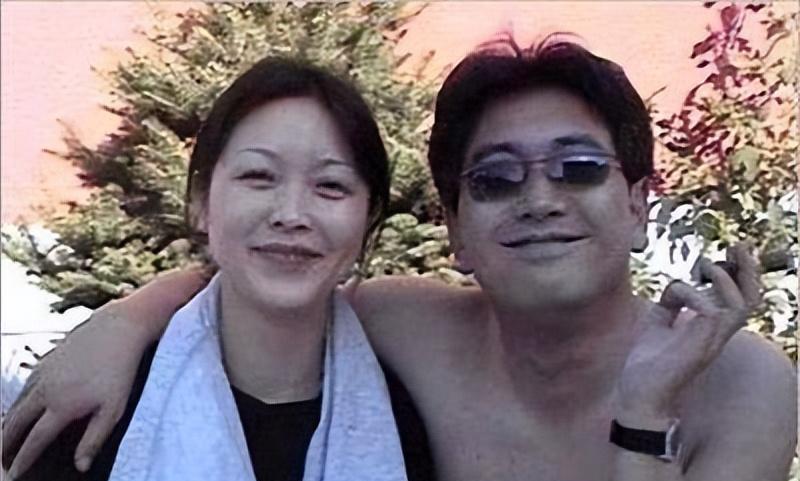 2007年，水均益的妻子意外瘫痪，他毫不犹豫选择和妻子离婚，女儿哭着恳求：爸爸，