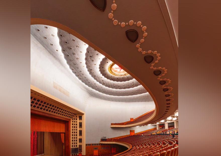 江山如此多娇，比起山川湖海，我更觉得人民大会堂的气势恢宏让人震撼不已。很多人