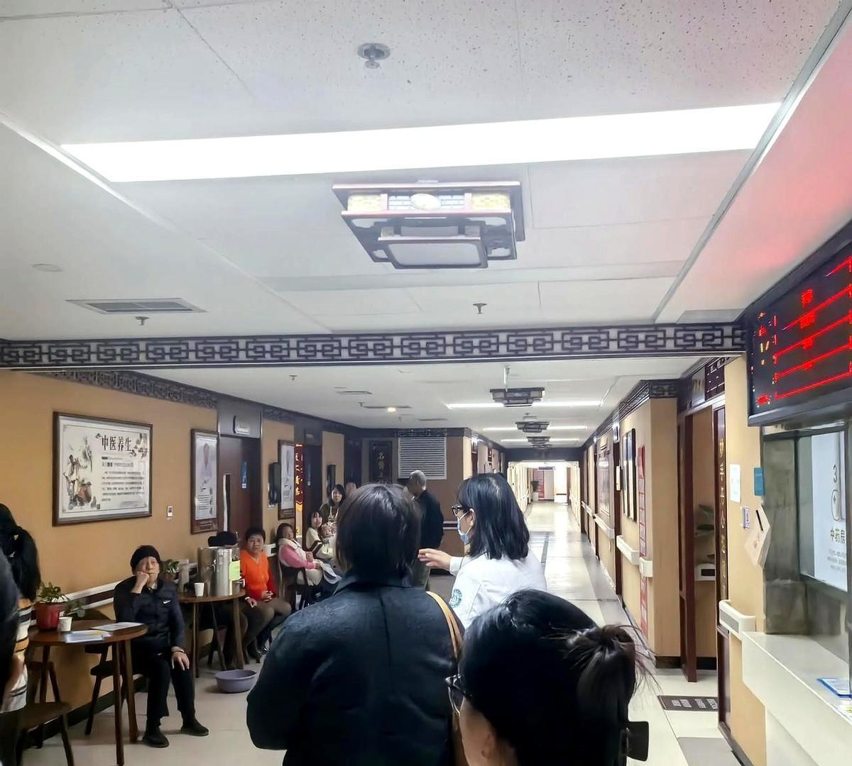今天给院长提交了辞职信，当然辞职不能以真实的理由告知，我就以我报名老家医院编制，