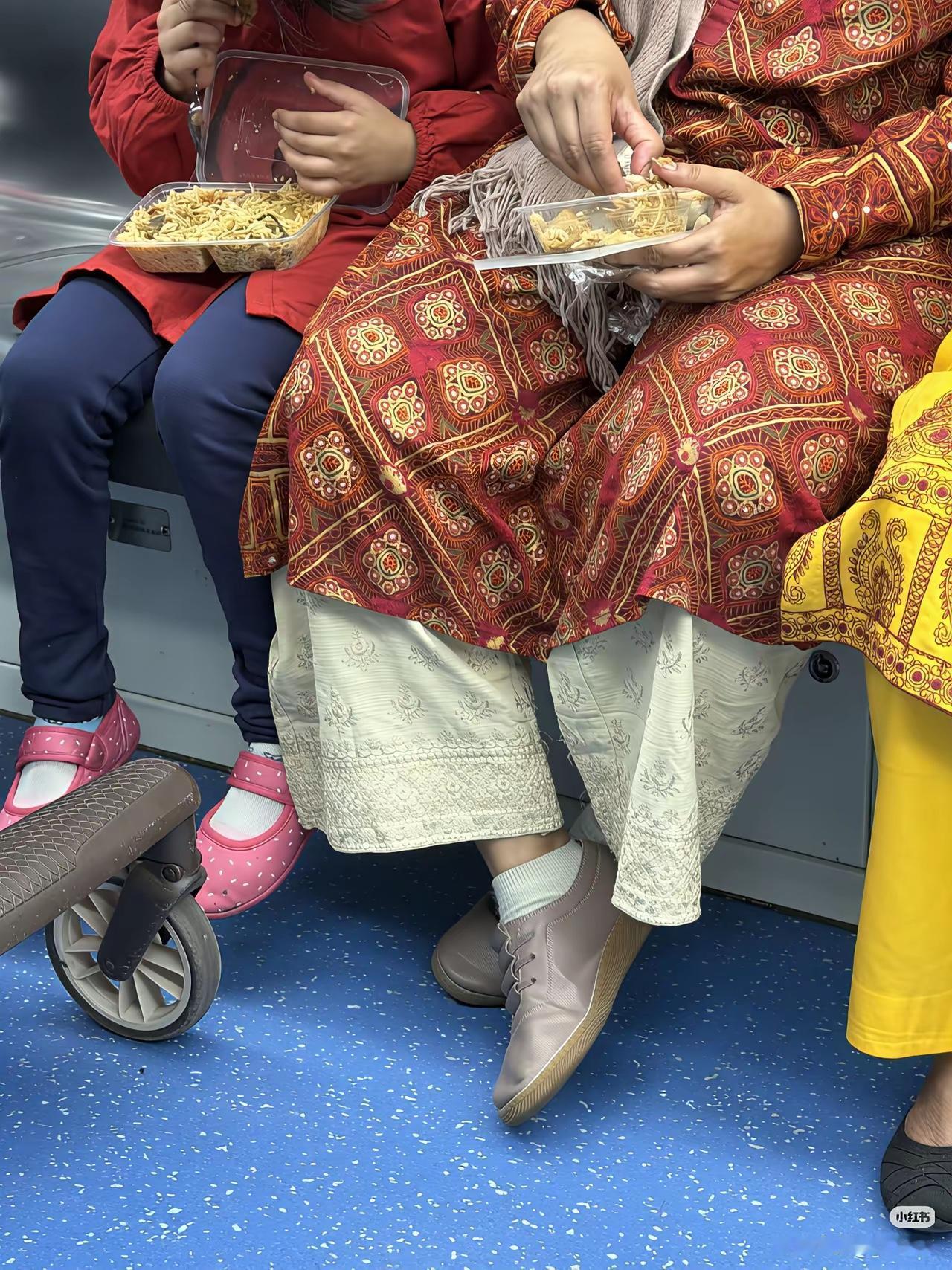 能不能收紧印度来中国的签证审批啊！！​对印度人入境应该有更加严格的管控，应要求