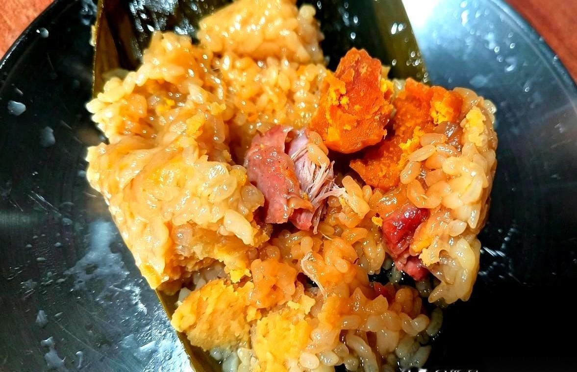 今天，我妈输给了两斤梅头肉。这话有点混蛋，但就是事实。早上护理院在群里@我，