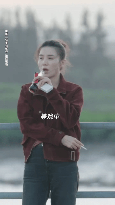 宋佳抽烟镜头女王级别宋佳抽烟魅力十足，超级有故事感，大姐大的既视感！​