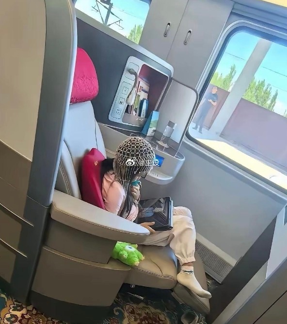 好奇问一‎下，这种小孩长大﻿了会不会自卑？
