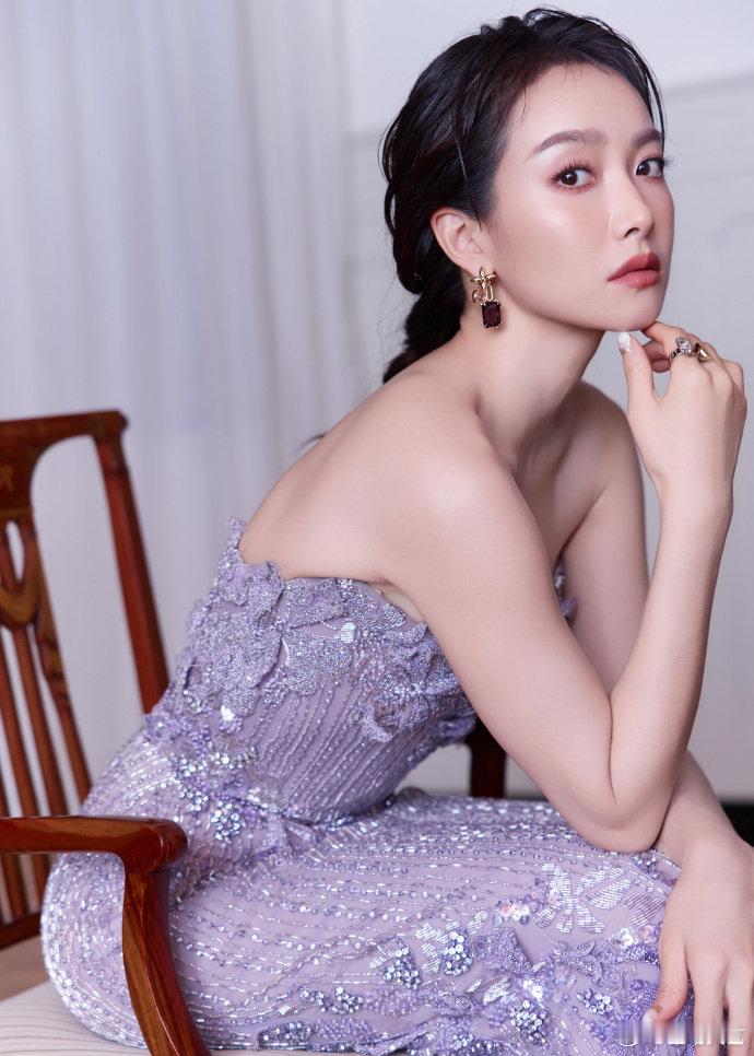 电影之夜出图宋茜紫色星河抹胸裙电影之夜出图宋茜紫色星河抹胸裙太太太美了！