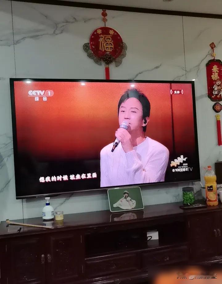 一个小学学历的网红，敢去央视解读道德经。你没看错，就是那个唱诺言火了的郭有才