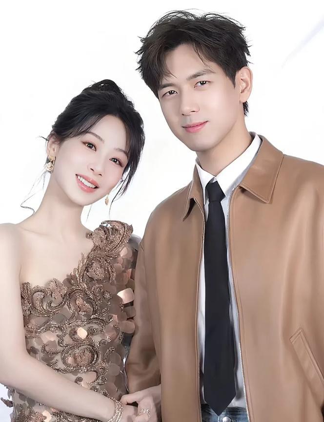 之前一直想不明白明明李现已经是大男主咖位了，为什么还要给杨紫当配角呢？直到李
