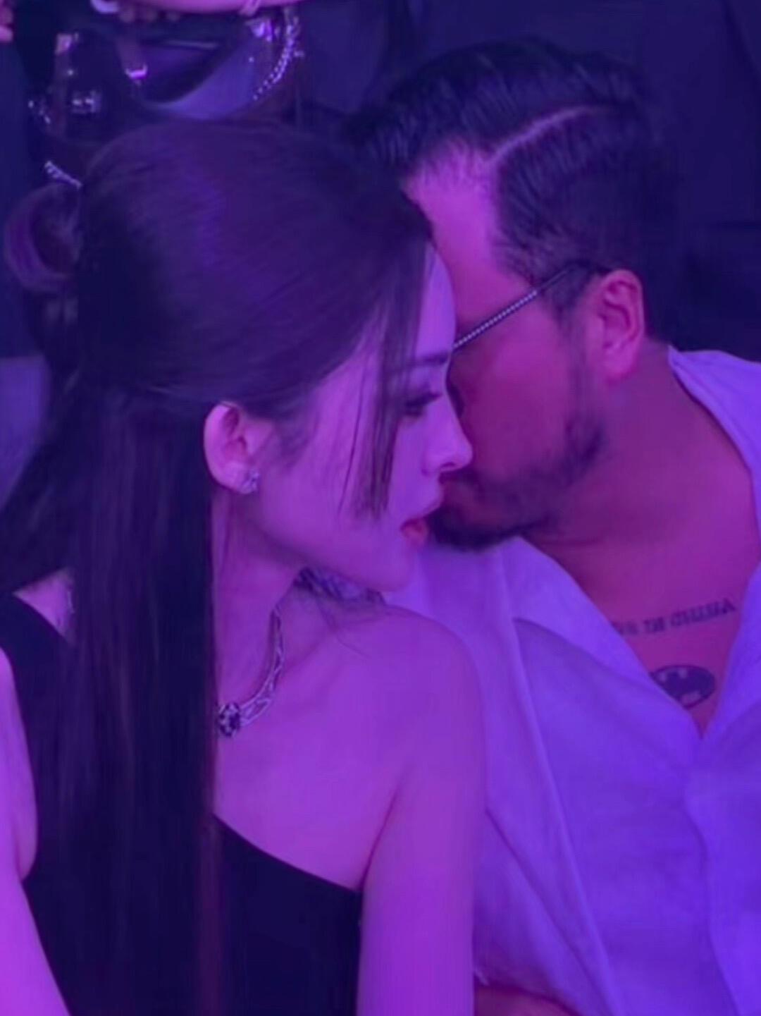 古力娜扎线下活动和品牌方高层聊天，又再谈商业合作了！