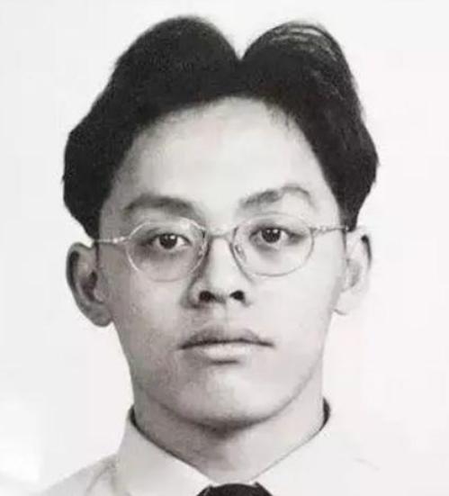 1997年，21岁的空军士兵江国庆被押赴刑场。他拒绝最后一餐，只说了一句话：“我
