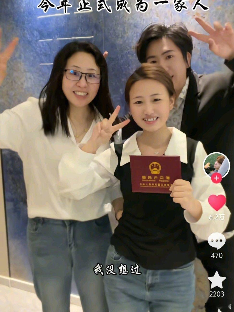 当年上《变形记》的一个小孩儿丽姐。去出国留学了。从节目出来之后就被交换的城市哥哥
