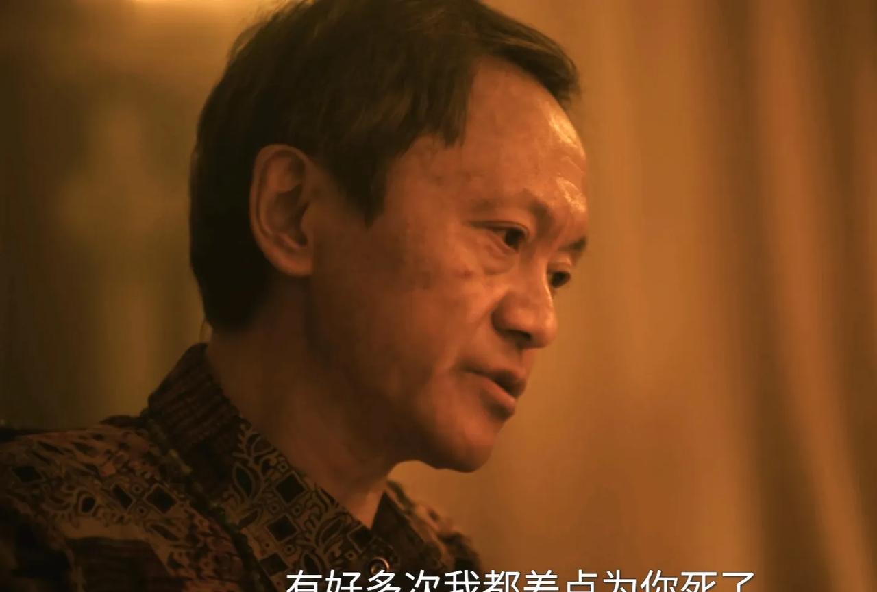 《扫毒风暴》:原来这才是莫康自杀殒命的真正原因…云司令始终对女儿云安娜死持有怀