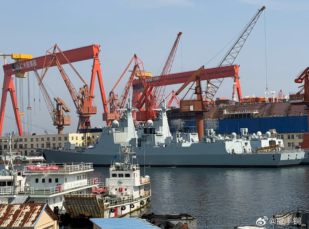 两艘新舰