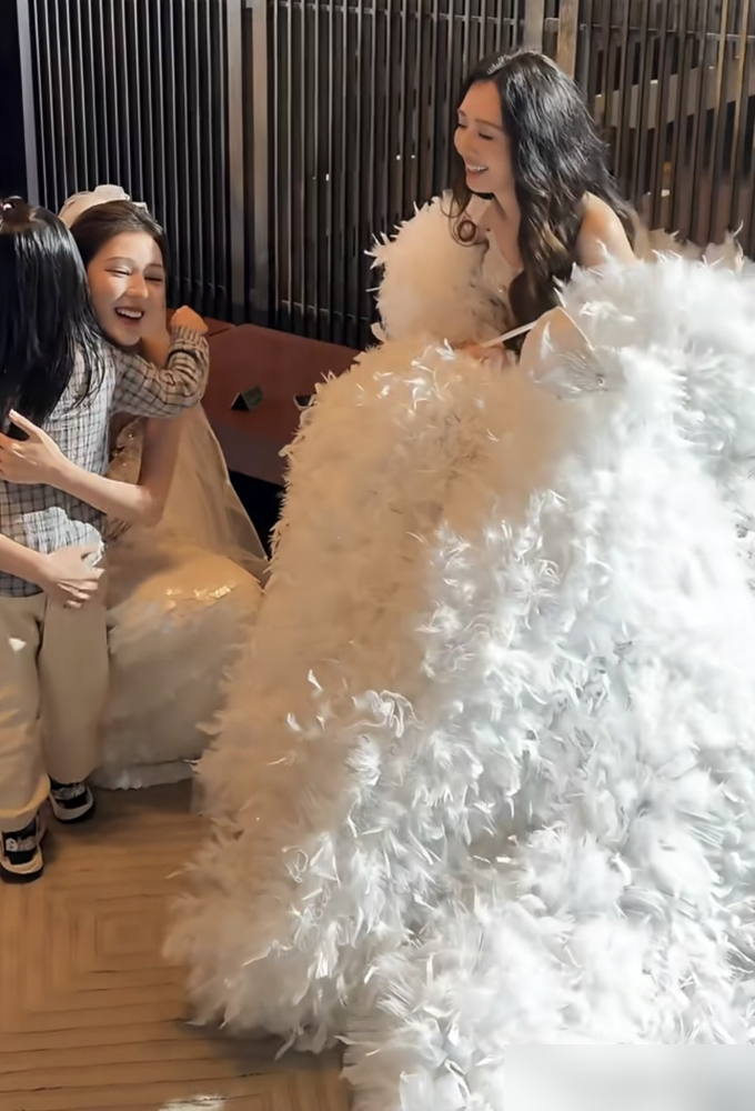 向佐在郭碧婷面前，连句硬话都不敢说。他三天两头飞台北，推掉工作也得去，就为见老婆孩子一面。郭碧婷呢，
