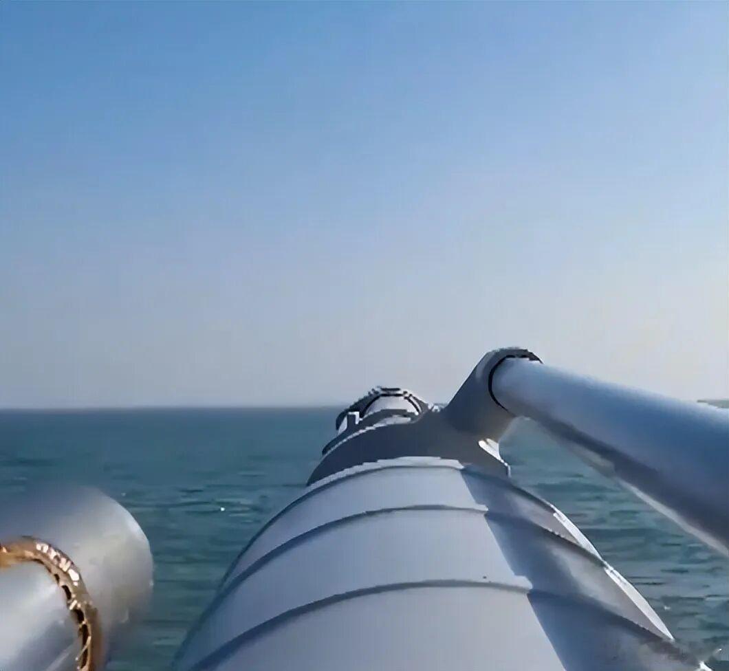 再闯台海？日本百年野心从未死4月17日，央视披露一段海上对峙视频：一艘外军大型舰