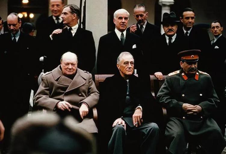 英国人的落魄情何以堪？1945年1月，在克里米亚的雅尔塔皇宫，英国首相丘吉尔，