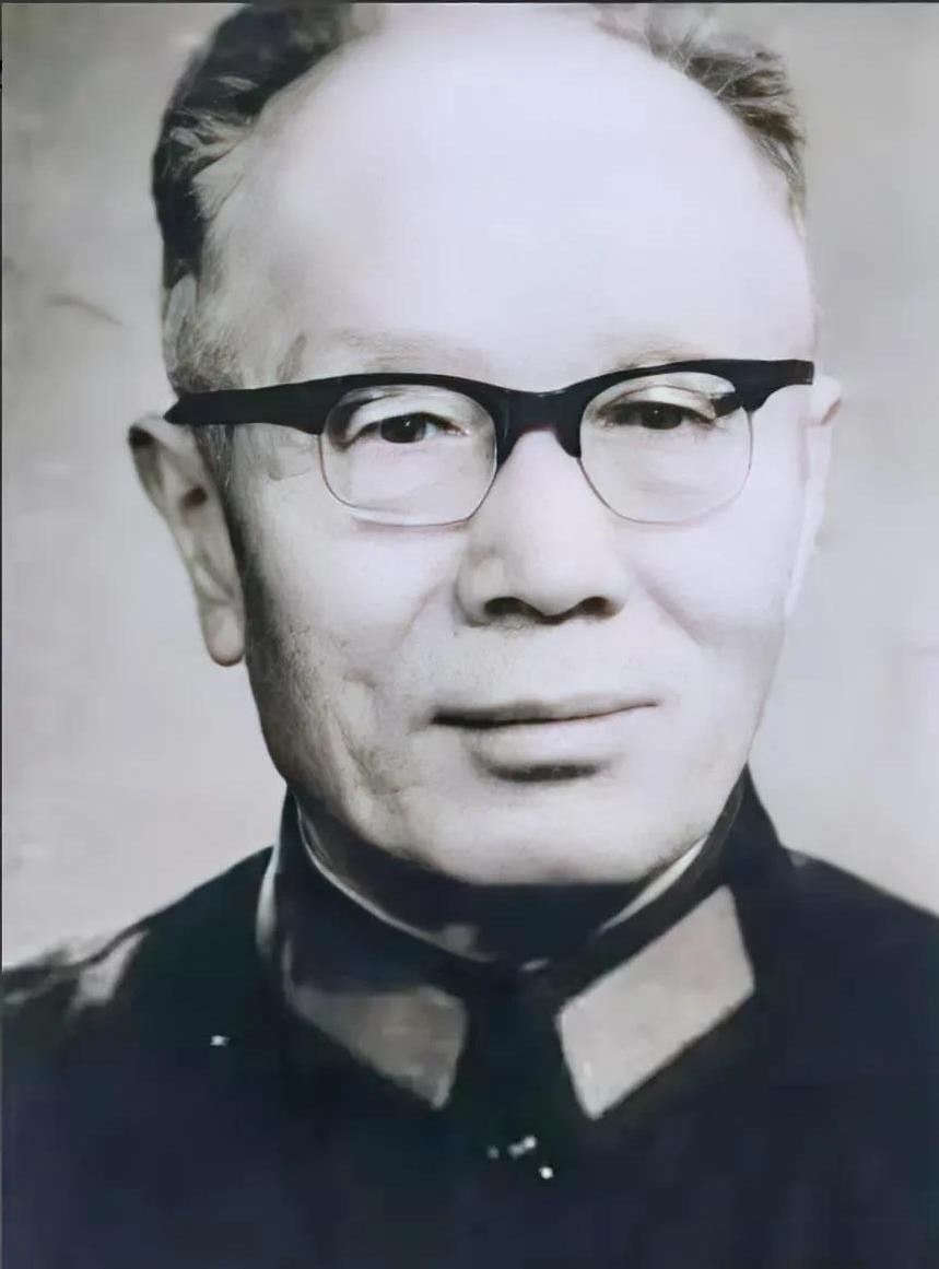 1942年，万毅被捕，蒋介石密令处决他。万毅顿找了根绳子，翻墙出逃，谁知，刚出玉