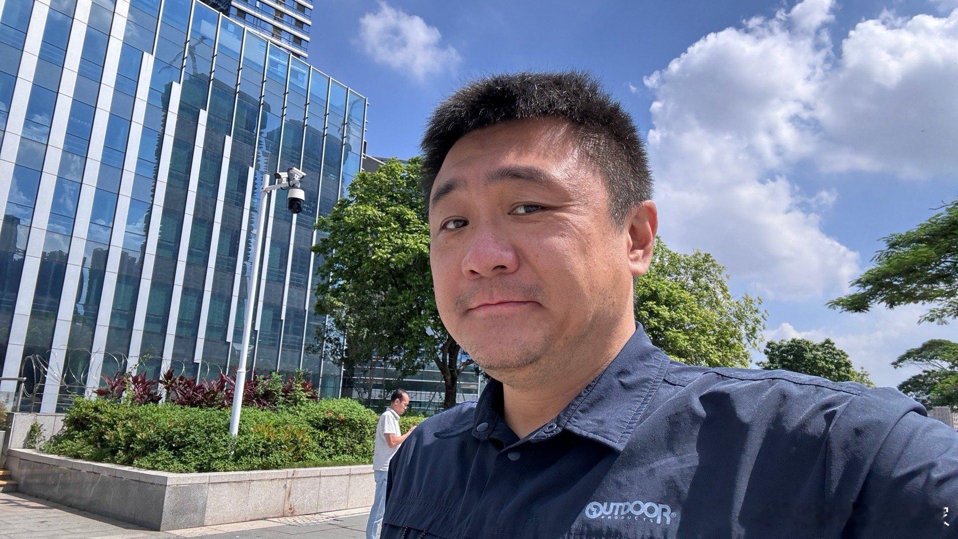 在深圳去赶高铁，坐了一个aionS的网约车，车况堪称战损级，右侧从前撞到尾，玻