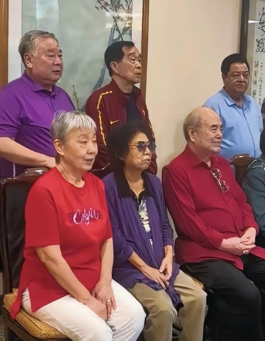 几位老相声艺术家罕见同框，你还记得他们说过的相声吗？说句实话，这四位说的相声我