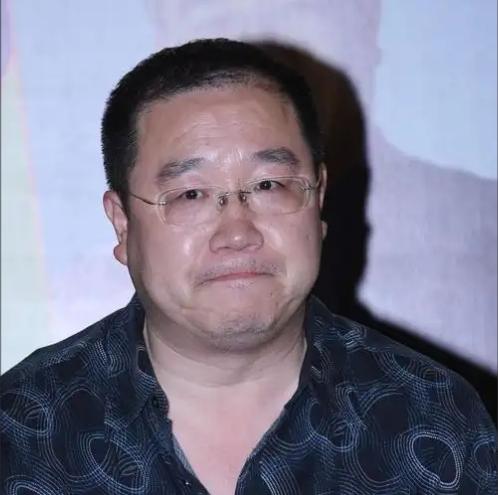 [点赞]“你现在都不姓英了，没资格来！”2003年英若诚的葬礼上，13岁的巴图