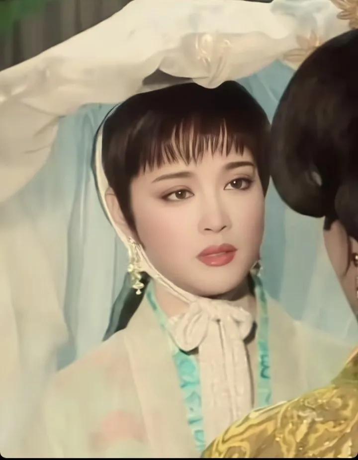 75岁刘晓庆梳双髻演少女毛戈平神妆造引热议1月15日，毛戈平工作室晒出的一