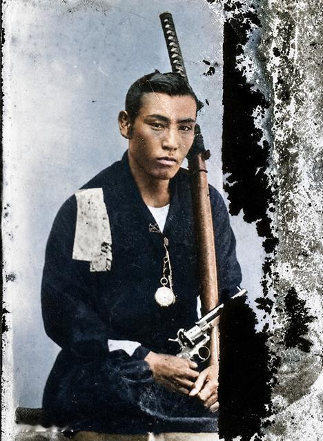 上田甚五右卫门，一位爱国者，从江户时代后期到明治时代初期担任德岛藩“炮兵部队”的