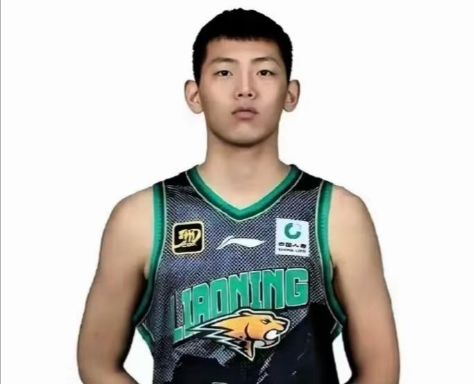 天赋只是起点 辽篮年轻内线仍需修行代彦龙和张陈治锋一同搭档内线，两位小将均