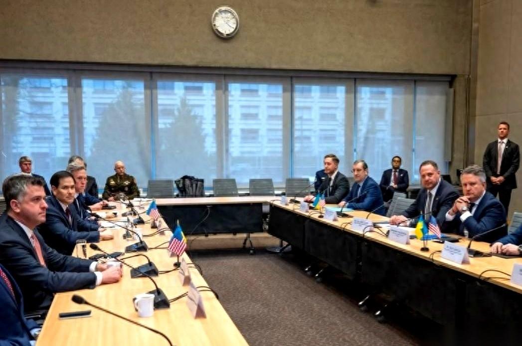 刚给了颗糖，反手就是一巴掌，还告诉你门外站着80万壮汉。这局玩的，真是又狠又绝