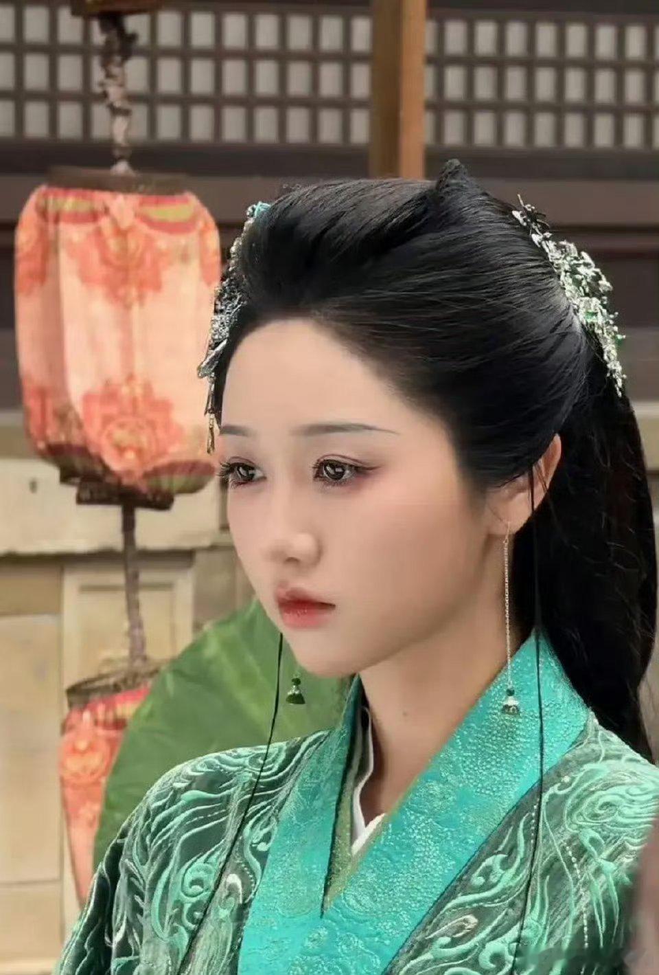 短剧现在都这么卷的吗，这个妆造和鞠婧祎挺相似的，是一个造型师吗​​​​