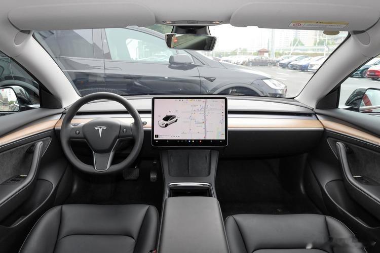 特斯拉明年二季度推轻量版FSDV1410月23日，据外媒Teslarati报