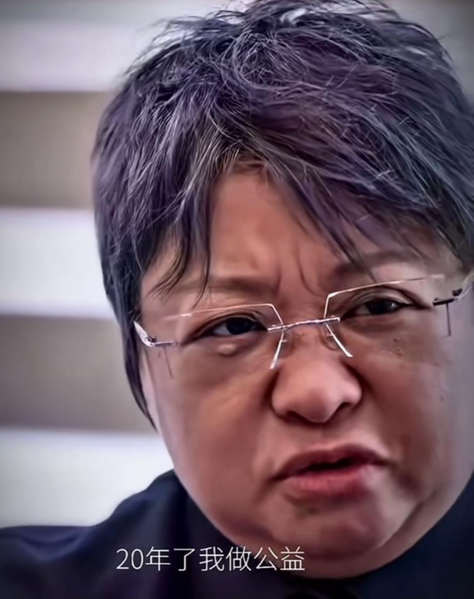 现在才知道韩红为什么喜欢捐救护车了这真的是一门好生意，前天，我弟生病叫了救护