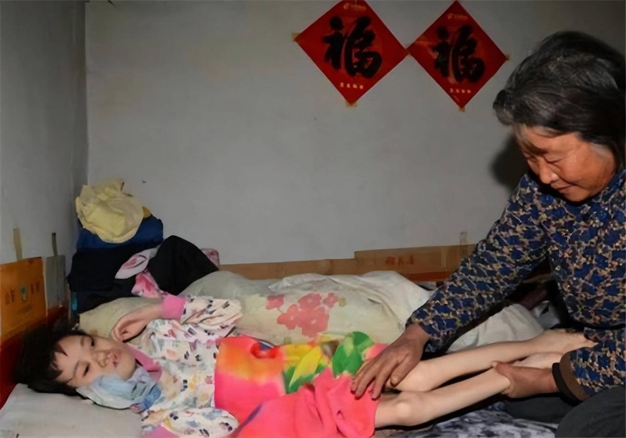 “懒”到这个份上，也算少见了！河北一女子，15岁时就开始假装瘫痪，这一装就是整整