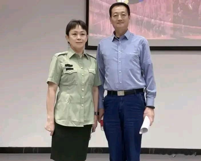 王媛媛，1953年11月生于北京，是开国中将王近山与原配妻子韩岫岩的第六女，乳名